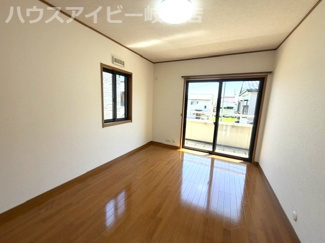 【洋室】 | 岐阜市萱場南！パナホーム施工の軽量鉄骨造中古住宅築25年！リフォーム済み！ゆったり20帖のLDK♪ | 岐阜市萱場南！パナホーム施工の軽量鉄骨造中古住宅築25年！リフォーム済み！ゆったり20帖のLDK♪

