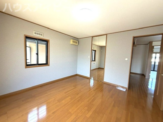 【洋室】 | 岐阜市萱場南！パナホーム施工の軽量鉄骨造中古住宅築25年！リフォーム済み！ゆったり20帖のLDK♪ | 岐阜市萱場南！パナホーム施工の軽量鉄骨造中古住宅築25年！リフォーム済み！ゆったり20帖のLDK♪

