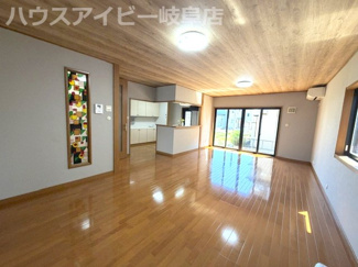 【居間・リビング】 | 岐阜市萱場南！パナホーム施工の軽量鉄骨造中古住宅築25年！リフォーム済み！ゆったり20帖のLDK♪ | 岐阜市萱場南！パナホーム施工の軽量鉄骨造中古住宅築25年！リフォーム済み！ゆったり20帖のLDK♪

