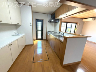 【キッチン】 | 岐阜市萱場南！パナホーム施工の軽量鉄骨造中古住宅築25年！リフォーム済み！ゆったり20帖のLDK♪ | 岐阜市萱場南！パナホーム施工の軽量鉄骨造中古住宅築25年！リフォーム済み！ゆったり20帖のLDK♪

