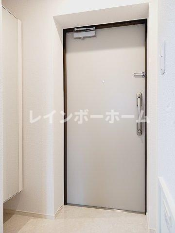 ライズ脇田町　B館の玄関