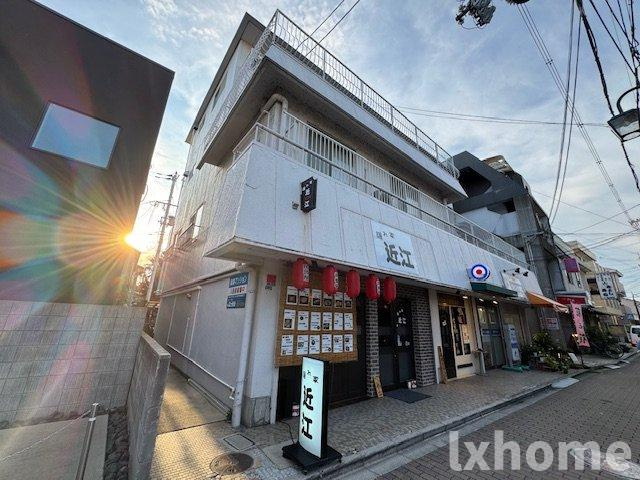 ホワイトハイツ春日の外観