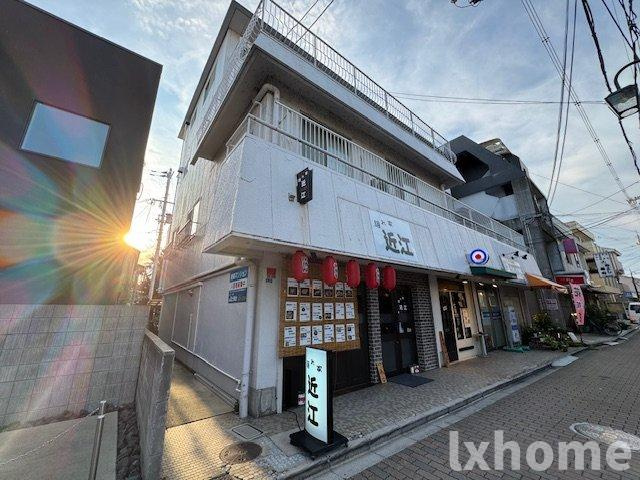 ホワイトハイツ春日の外観