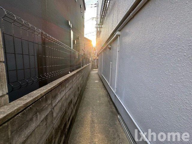 ホワイトハイツ春日のエントランス