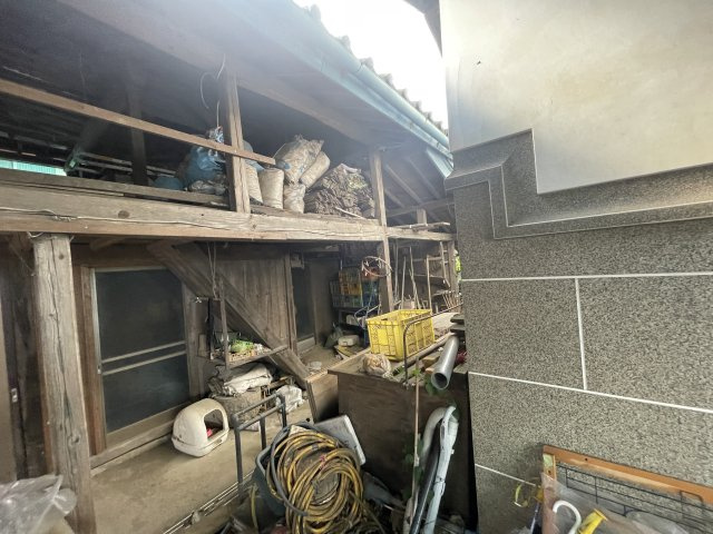 伊那市西春近　中古住宅の駐車場|蔵と小屋