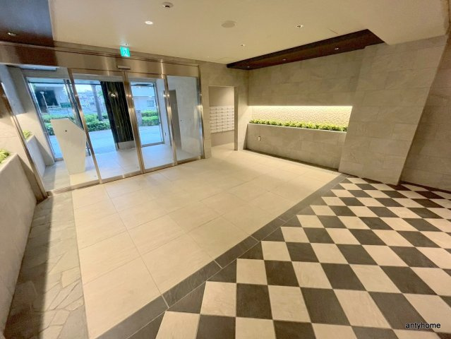 ファステート難波ミライズ　仲介手数料無料のロビー