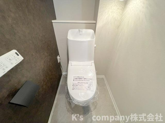 ◎茅ヶ崎市香川1丁目　ライトタウン茅ヶ崎2号棟のトイレ|アクセントクロスにより、立体的な空間を感じるトイレスペース◇