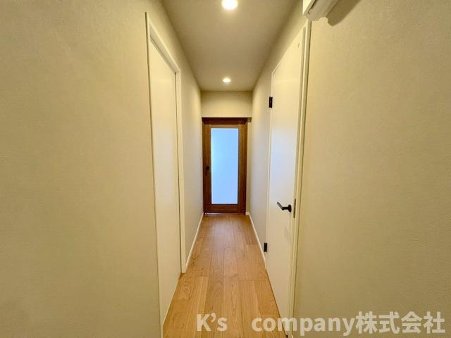 ◎茅ヶ崎市香川1丁目　ライトタウン茅ヶ崎2号棟の玄関|正面のリビングからの明るさが廊下まで届きます♪