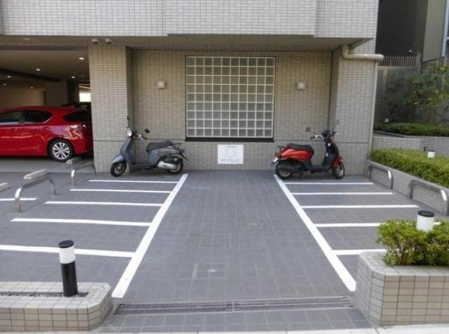 ルーブル亀戸の駐車場