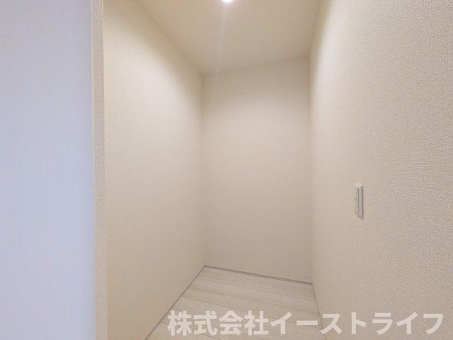 【新築戸建】　いわき市郷ケ丘2丁目第10　全3棟　長期優良住宅のキッチン|同社施工写真　浄水器一体型水栓です。蛇口をひねればいつでもおいしい水が飲めるのが嬉しいです(^^)/水はねの音や食器が当たる音を大幅に軽減する静音仕様のジャンボシンクです。