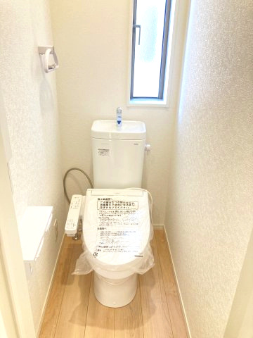 クレイドルガーデン前橋市富士見町時沢第11　2号棟（平屋）のトイレ|【イメージ写真】トイレです。清潔感のある白を基調としています。
温水洗浄・便座暖房機能の付いた快適なトイレです☆