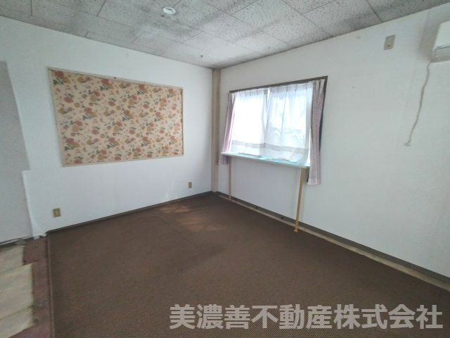 ６７２６１　岐阜市北鶉4丁目倉庫・事務所・居宅の洋室