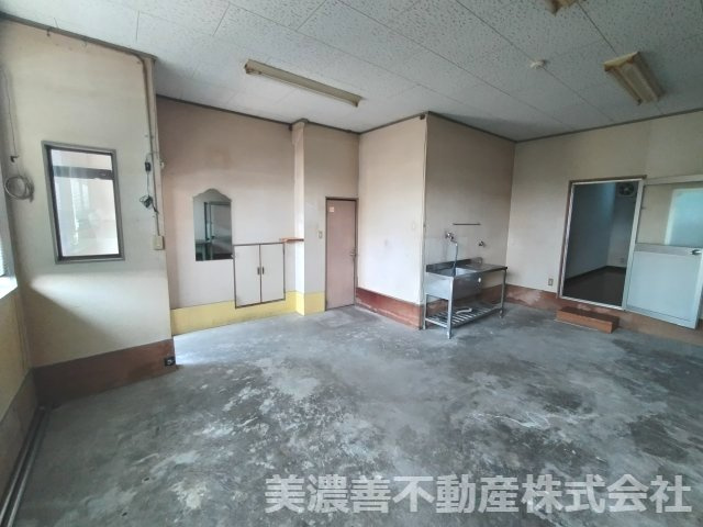 ６７２６１　岐阜市北鶉4丁目倉庫・事務所・居宅の内装