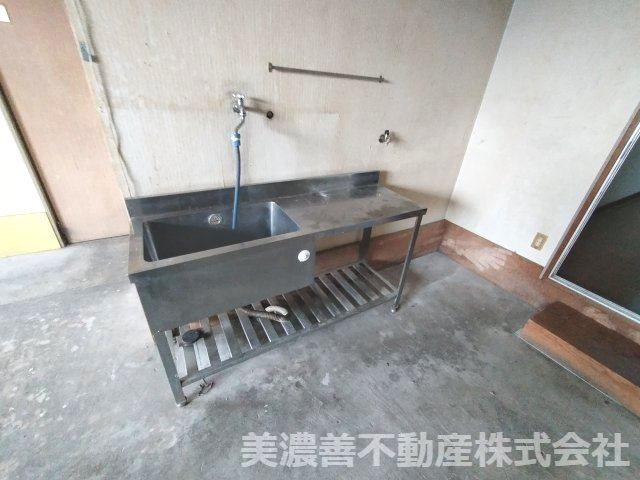 ６７２６１　岐阜市北鶉4丁目倉庫・事務所・居宅の内装