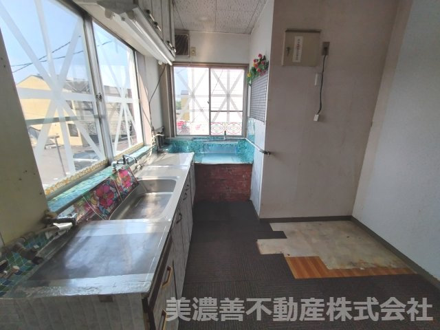 ６７２６１　岐阜市北鶉4丁目倉庫・事務所・居宅のキッチン