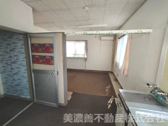 ６７２６１　岐阜市北鶉4丁目倉庫・事務所・居宅のキッチン