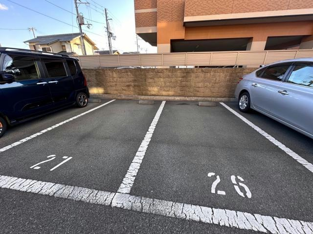 キャッスルコート飾磨弐番館の駐車場