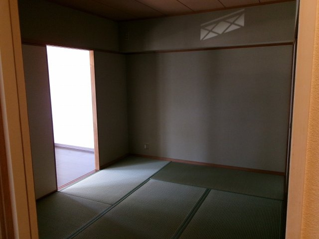ラルス西明石の和室