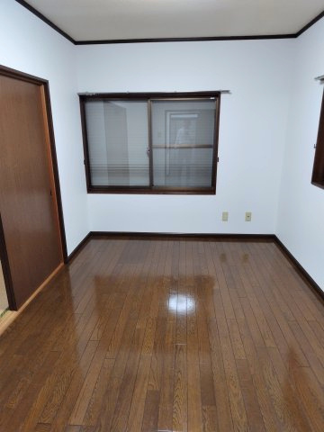 ６７２７１　岐阜市守口町６丁目中古戸建ての洋室