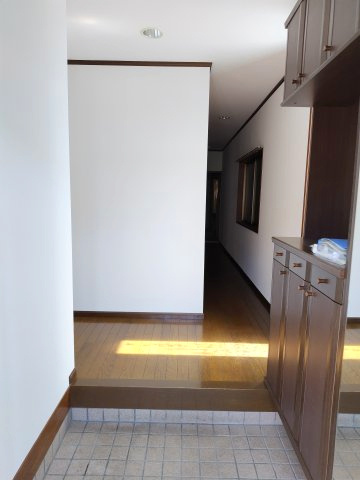 ６７２７１　岐阜市守口町６丁目中古戸建ての玄関