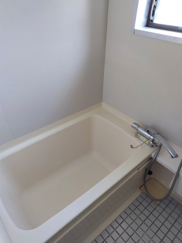 ６７２７１　岐阜市守口町６丁目中古戸建ての浴室