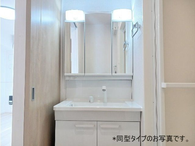 ＰＥＡＮＵＴＳ（ピーナッツ）の独立洗面台|独立洗面台です