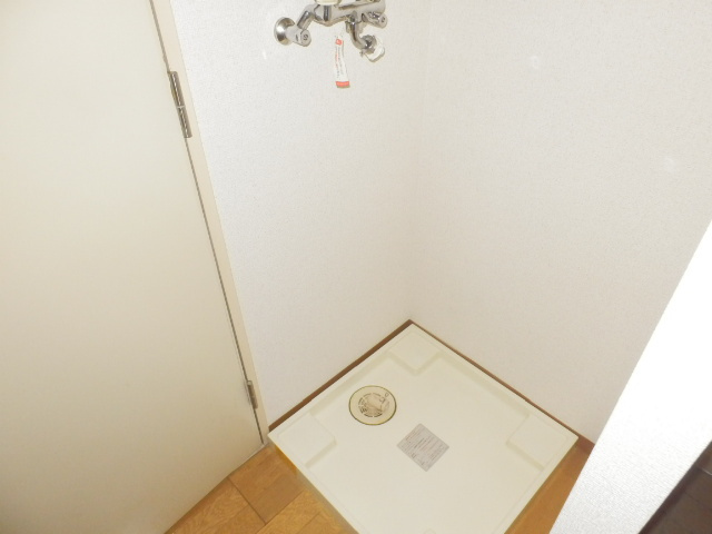 【設備】 | コンフォートいづみ | 室内洗濯機置場