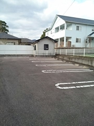 【駐車場】