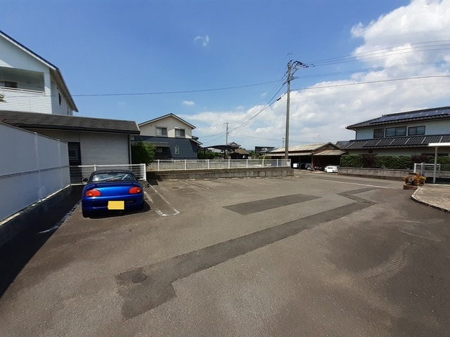 【駐車場】