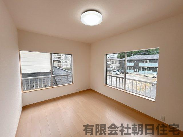 【洋室】 | 西川津町中古戸建 | 6帖洋室です。二面採光です。