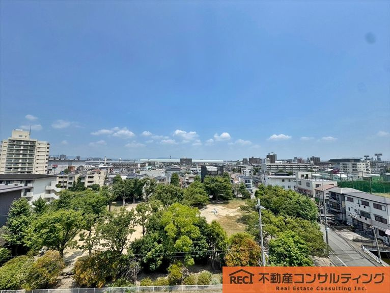 コート甲子園南　4番館のバルコニー|敷地内にお子様と遊べるプレイロットあり！
