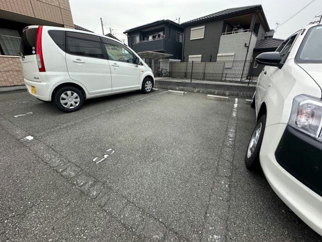 カサミラドール・クレマの駐車場