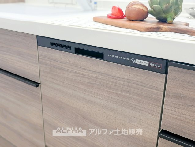 レクセルプラッツァ福生弐番館のキッチン|【Food washing machine】
◆食洗機◆お子様の面倒を見れる時間が増え時短になります。加えて手荒れも防げてしかも節水が高い為、大変人気があり重宝します。