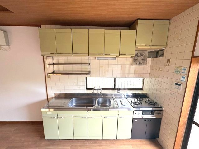 青葉丘戸建のキッチン