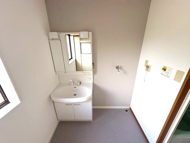 青葉丘戸建の洗面所