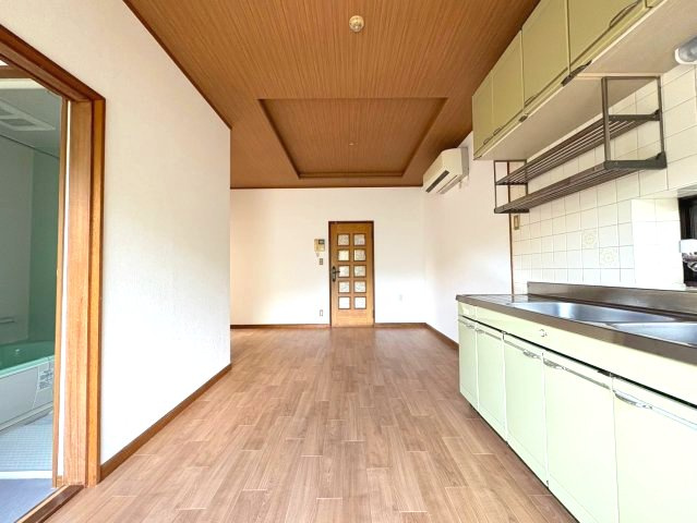 青葉丘戸建の居間・リビング