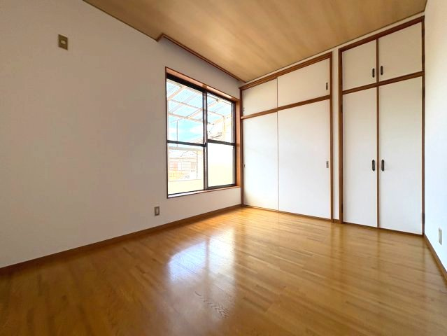 青葉丘戸建の洋室