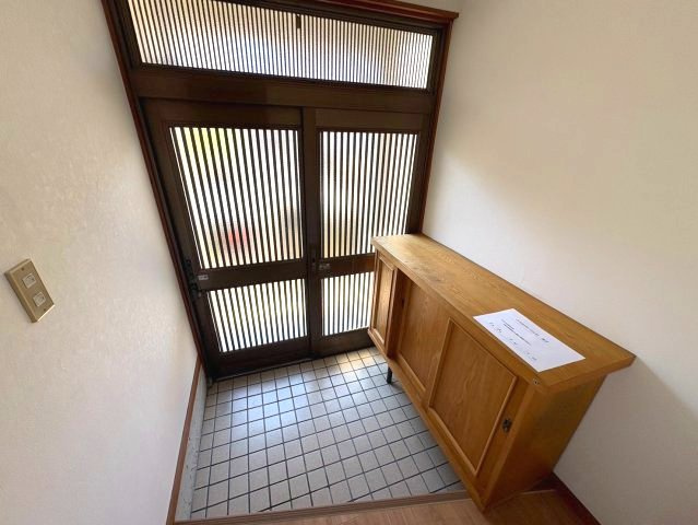 青葉丘戸建の玄関