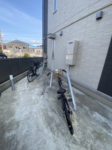 サンシャインヒルズ上挙母の駐車場