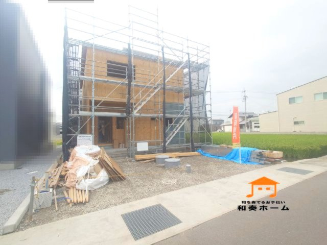 クレイドルガーデン高松市上林町第２◇耐震等級３取得の地震に強いオール電化住宅です！の前面道路含む現地写真|駐車場スペースは２台以上で、入居者以外の出入りが少ないので駐車が苦手な方にも安心です。