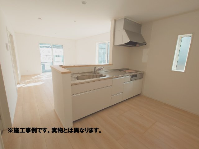 クレイドルガーデン高松市上林町第２◇耐震等級３取得の地震に強いオール電化住宅です！のキッチン|完成予想図
お子様が小さくても、対面キッチンであれば様子を伺いながら調理ができますので、なにかあってもすぐにお子様の様子に気が付くことができます。