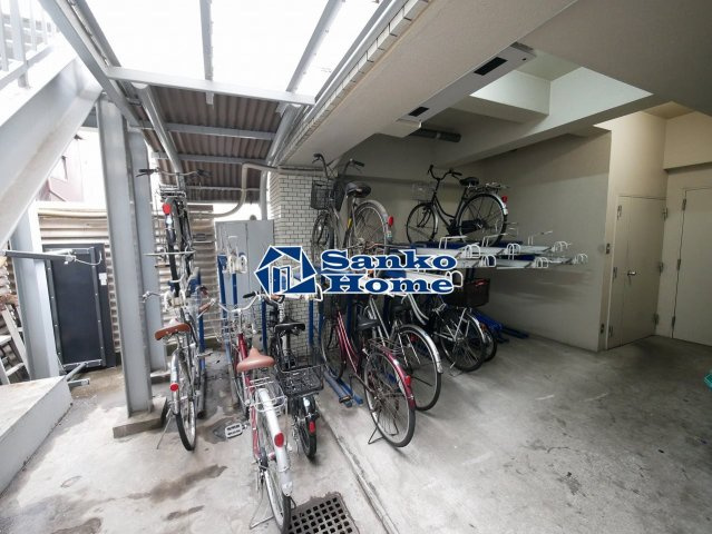 スカイノブレ御徒町の駐車場