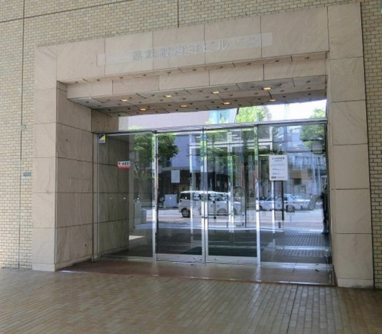 遠鉄鍛冶町ビルのエントランス