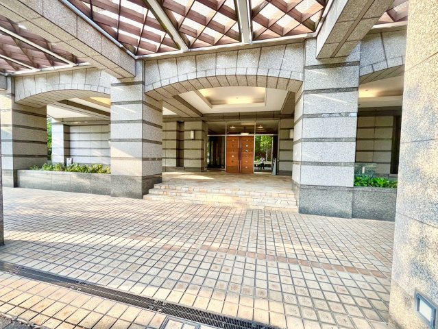 西早稲田シティタワーのエントランス|2026.07.30撮影

現地ご見学希望・資料請求などお気軽にお問い合わせ下さい！
03-5990-5201