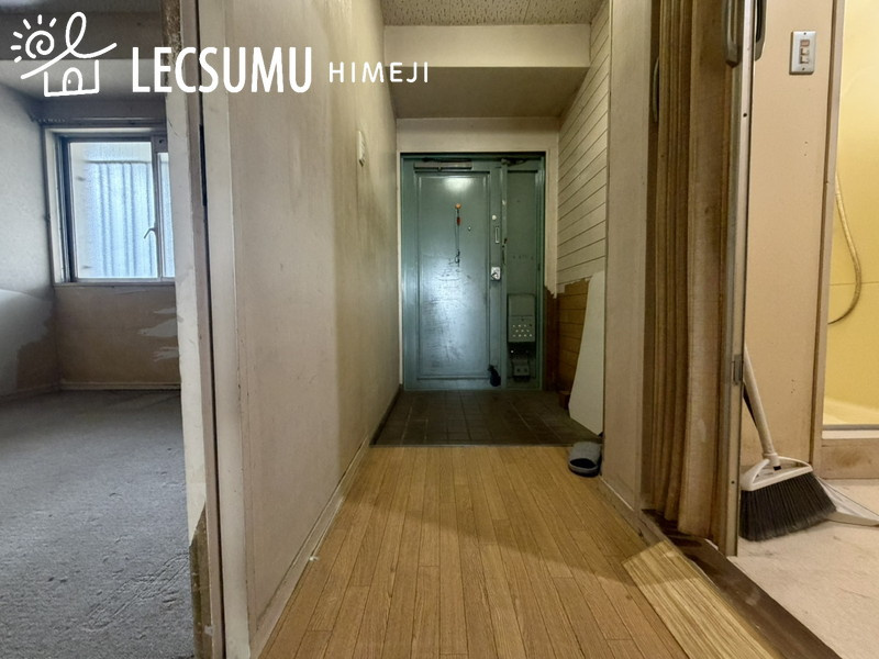 北河原ハイツの玄関