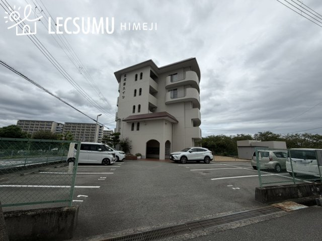 北河原ハイツの駐車場