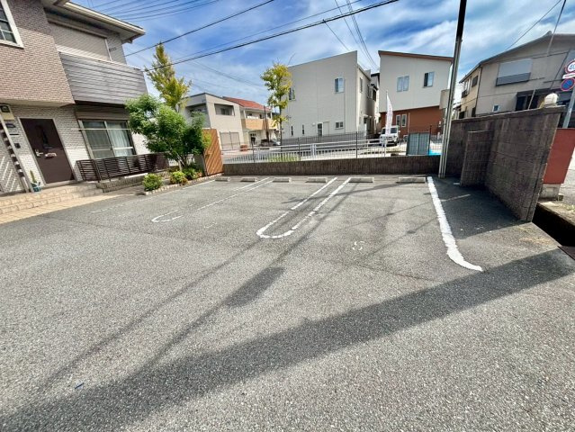 メルベーユ蓼野(東棟)の駐車場