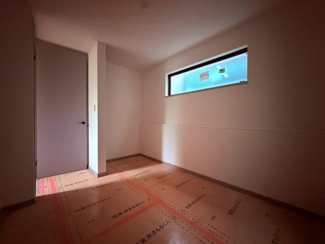 【洋室】 | 中野区江原町３丁目　新築戸建て　B号棟 | 【建築中】落ち着いた空間で、ゆったりとお寛ぎいただけます