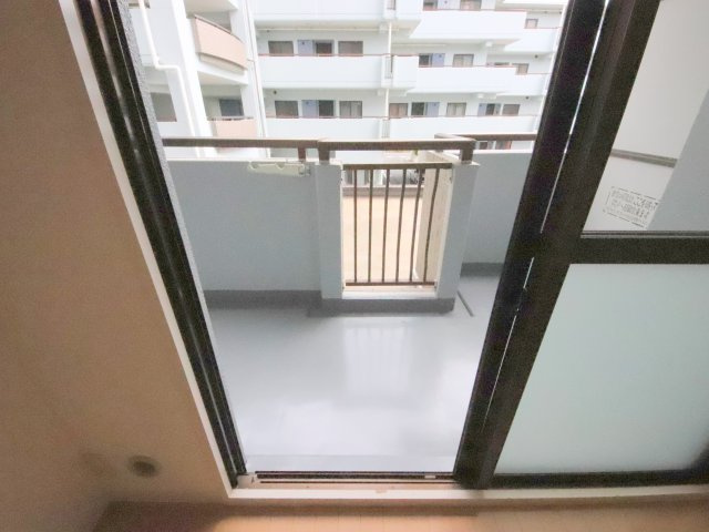 グランドパレス学園前Ｃ棟のバルコニー