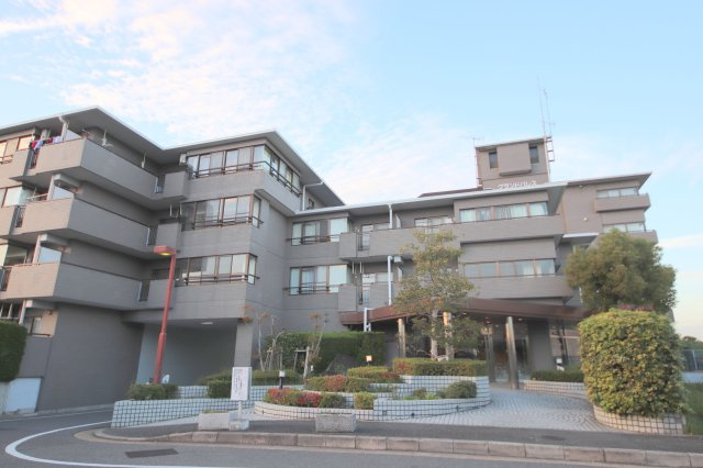 グランドパレス学園前Ｃ棟の外観